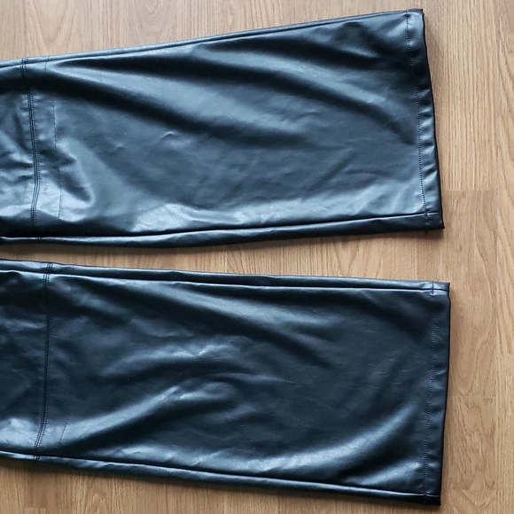 Black Faux Leather Bootcut Pants Womens Petite Large Size 29" Waist X 28" Inseam - Picture 5 of 12